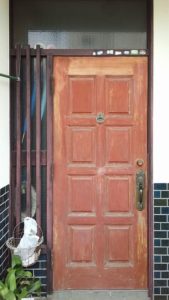 玄関ドア塗装：施工前